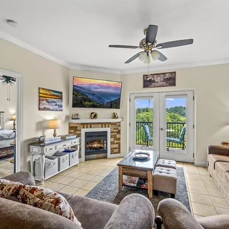 Smoky Mountain View Condo- Indoor Outdoor Pool, Walking Path, Playground, Basketball More Pigeon Forge Exterior photo