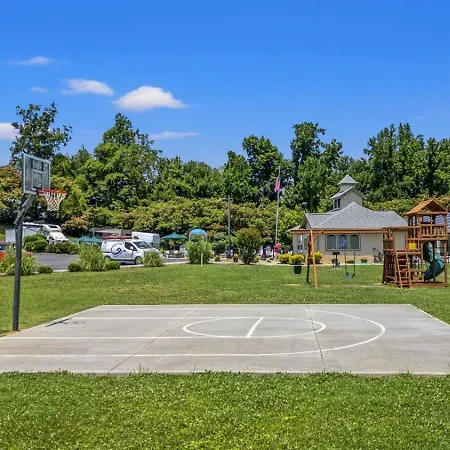 Smoky Mountain View Condo- Indoor Outdoor Pool, Walking Path, Playground, Basketball More Pigeon Forge Exterior photo