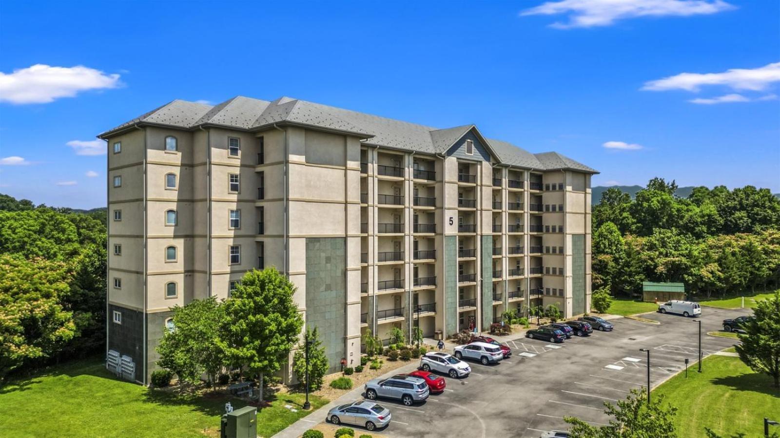 Smoky Mountain View Condo- Indoor Outdoor Pool, Walking Path, Playground, Basketball