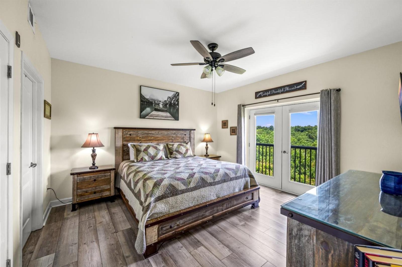 Smoky Mountain View Condo- Indoor Outdoor Pool, Walking Path, Playground, Basketball Apartment *