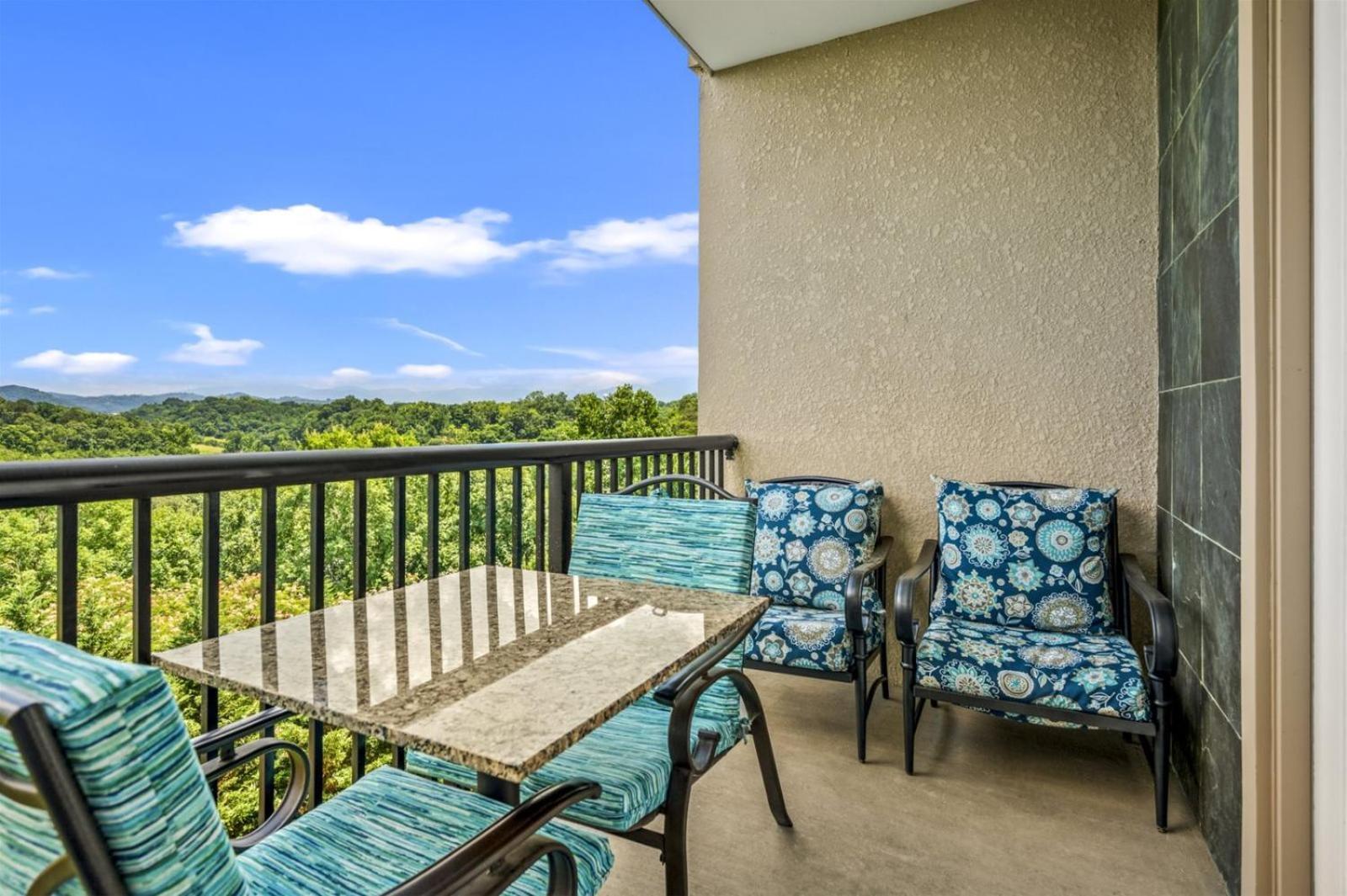 Smoky Mountain View Condo- Indoor Outdoor Pool, Walking Path, Playground, Basketball *