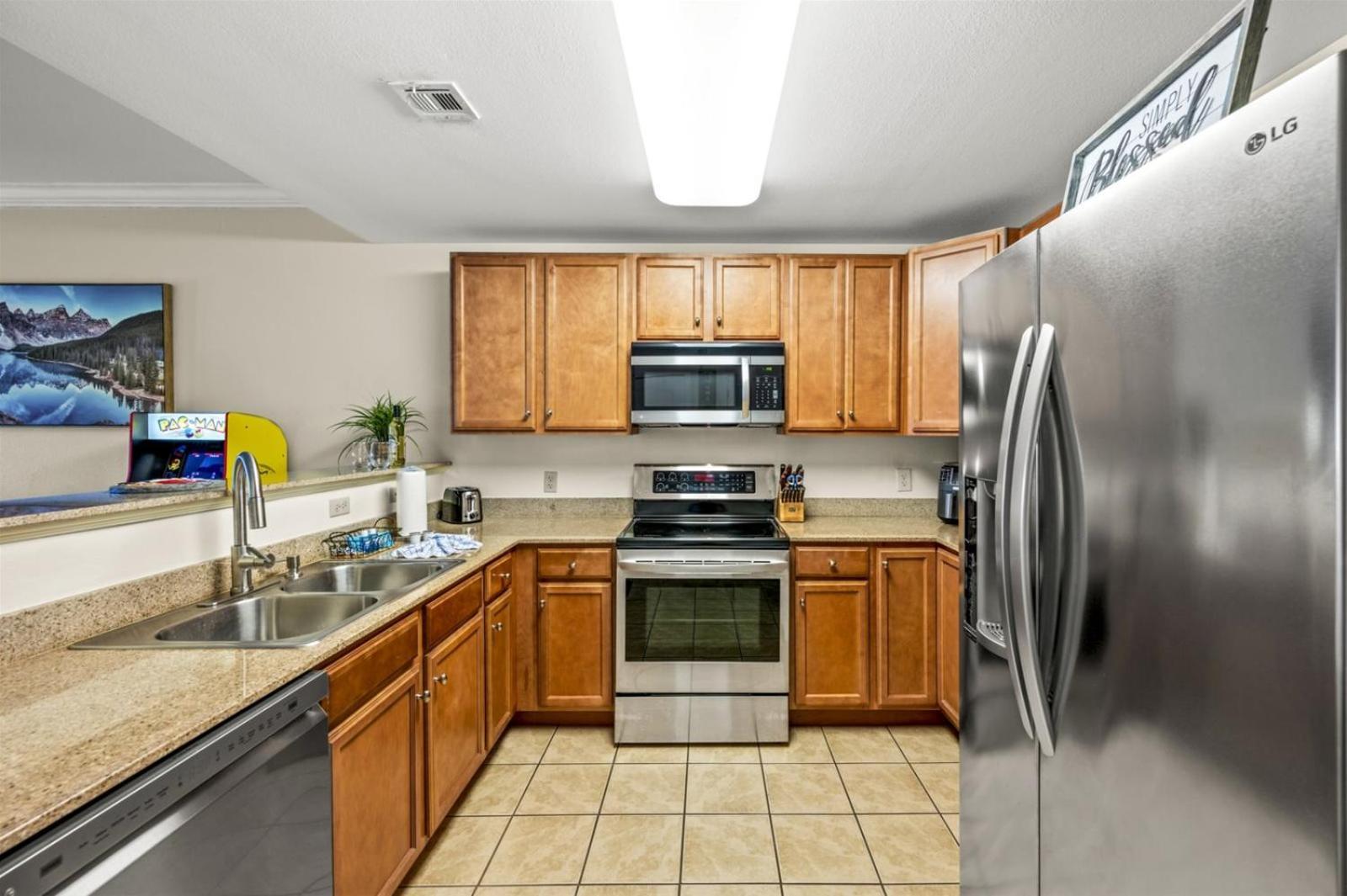 Smoky Mountain View Condo- Indoor Outdoor Pool, Walking Path, Playground, Basketball Apartment